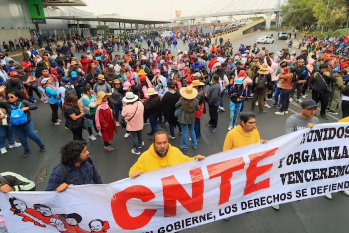 Marcha masiva de maestros en la CDMX - Audiorama Comunicaciones