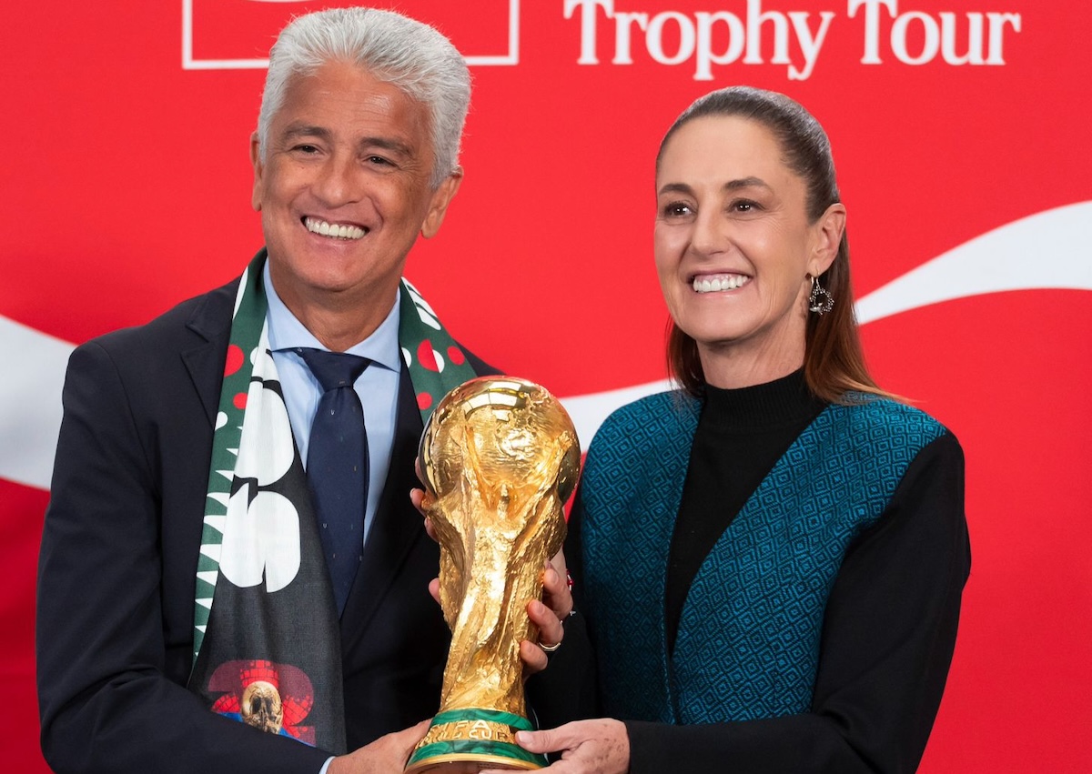 Sheinbaum presenta el trofeo de la Copa Mundial de la FIFA 2026 en ...